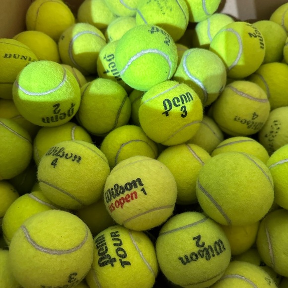 Set of 15 used tennis balls perfect for Dogs, Crafters or Kids! - Picture 3 of 11